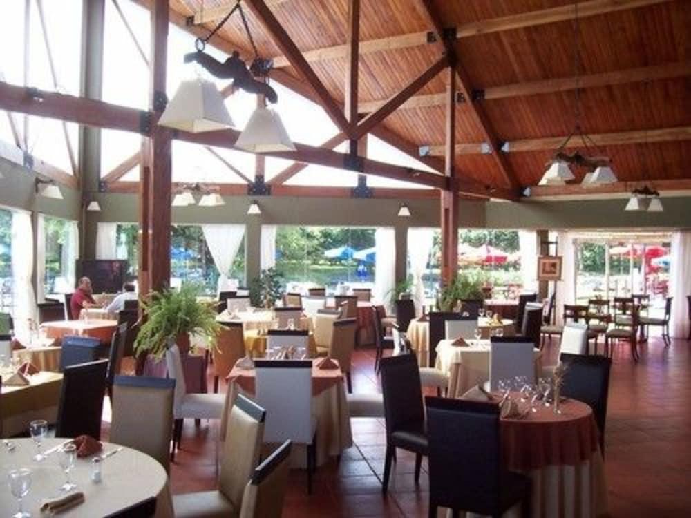 Howard Johnson Hotel & Spa Вилья-Хенераль-Бельграно Экстерьер фото